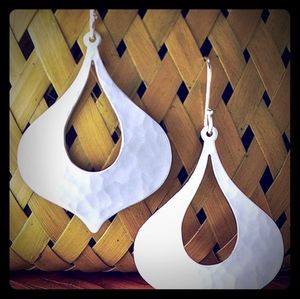 ISO James Avery Seville earrings